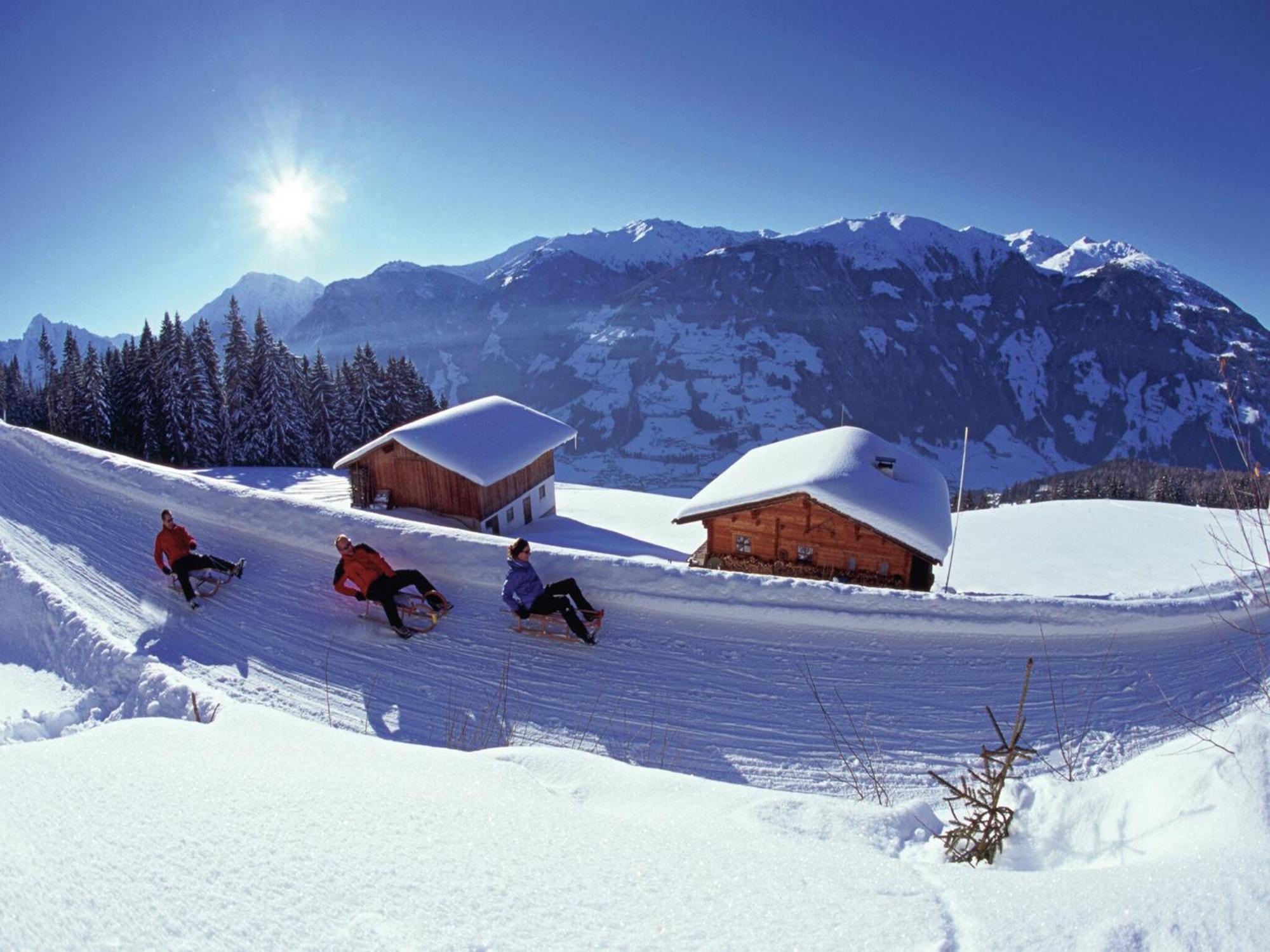 Spacious Apartment In Uderns Near Ski Area エクステリア 写真