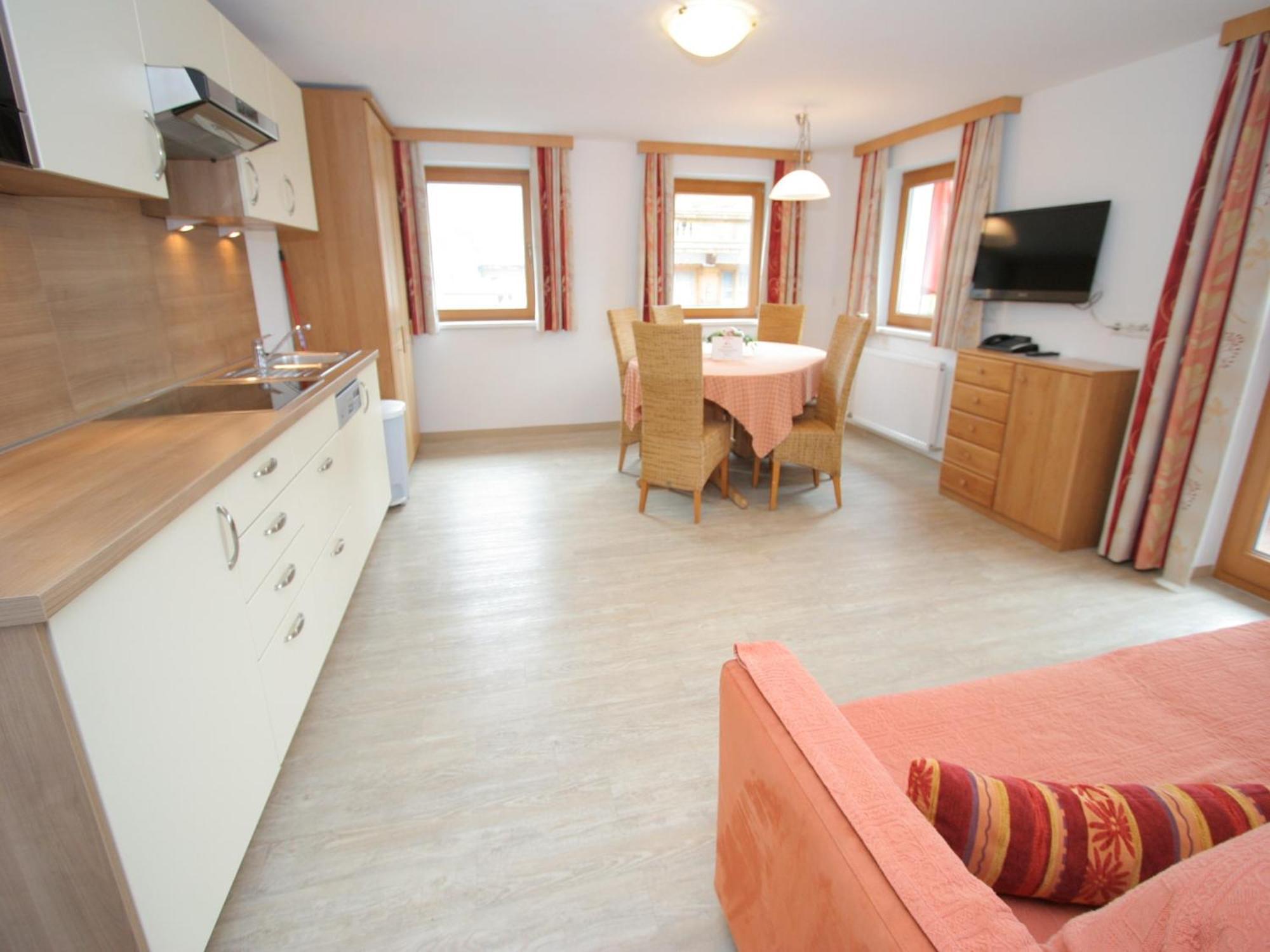 Spacious Apartment In Uderns Near Ski Area エクステリア 写真
