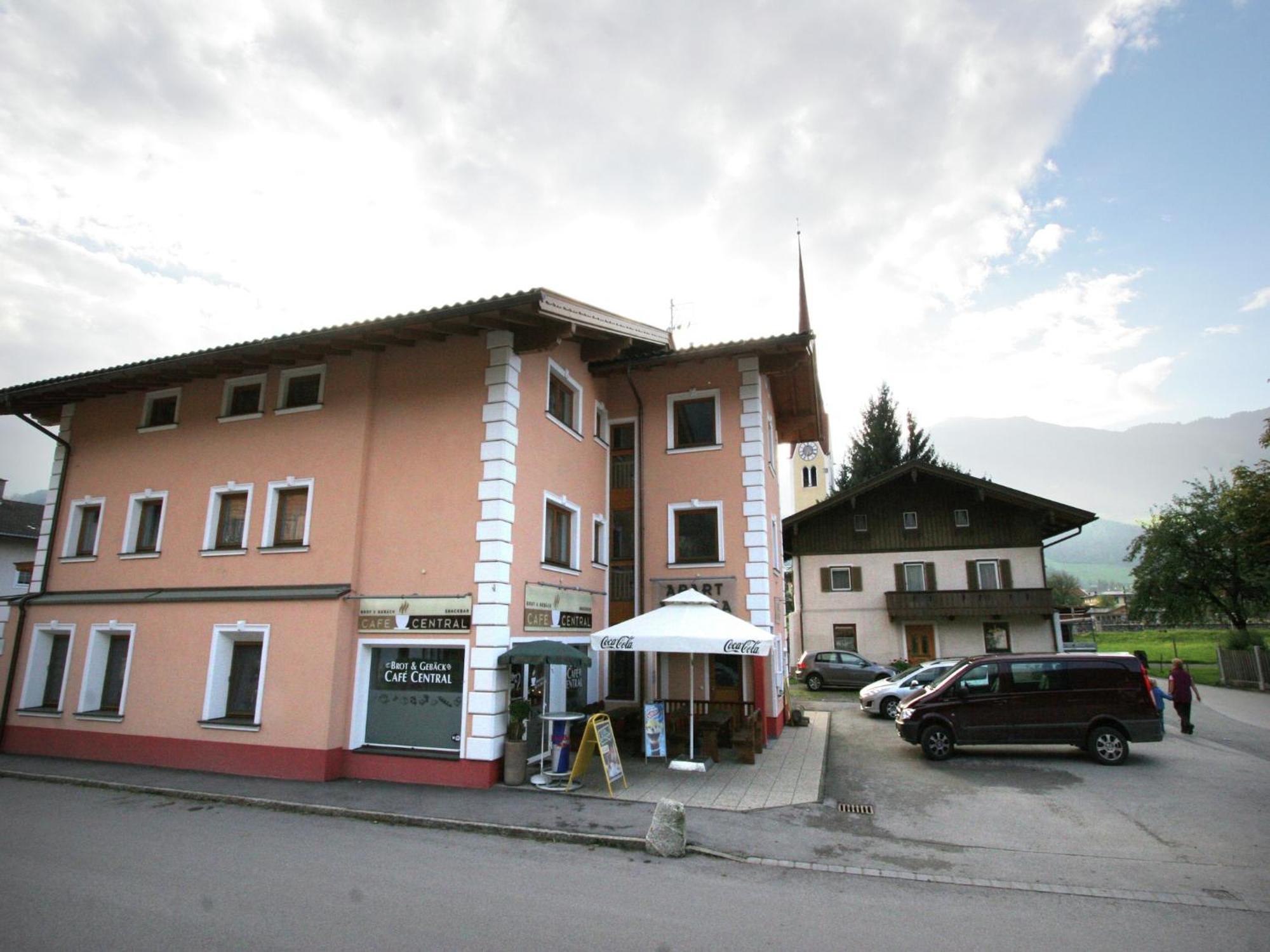 Spacious Apartment In Uderns Near Ski Area エクステリア 写真