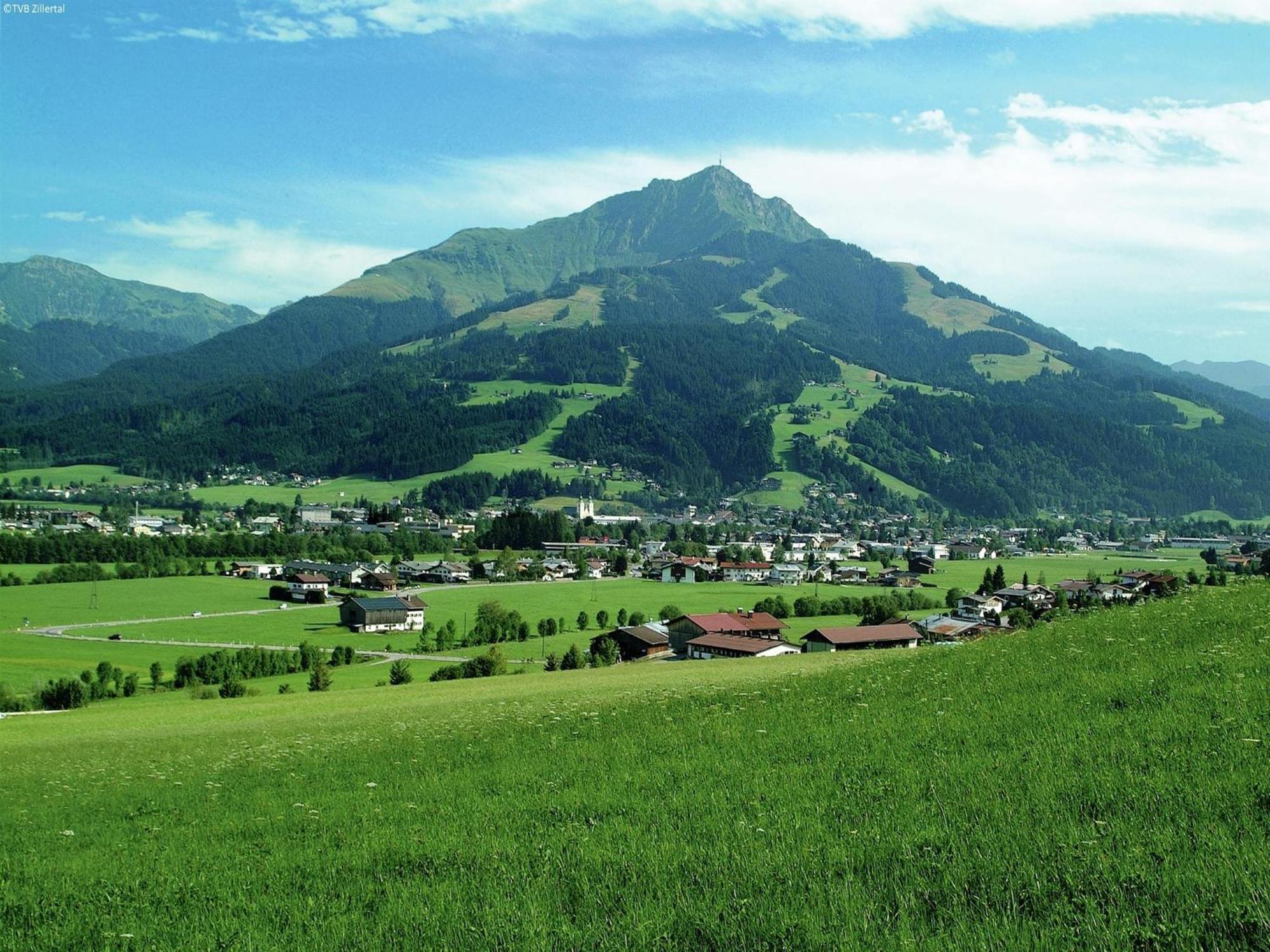 Spacious Apartment In Uderns Near Ski Area エクステリア 写真