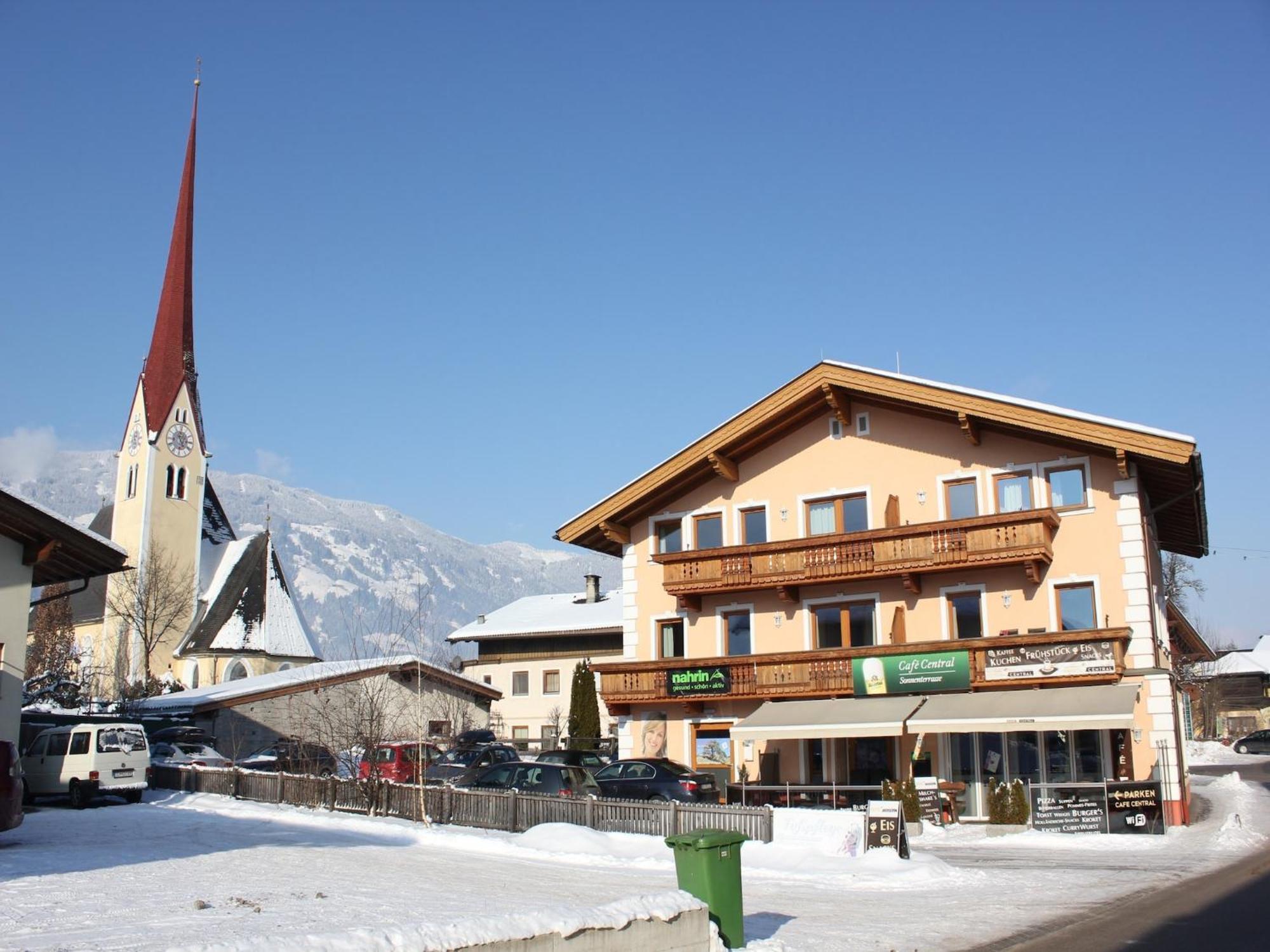 Spacious Apartment In Uderns Near Ski Area エクステリア 写真